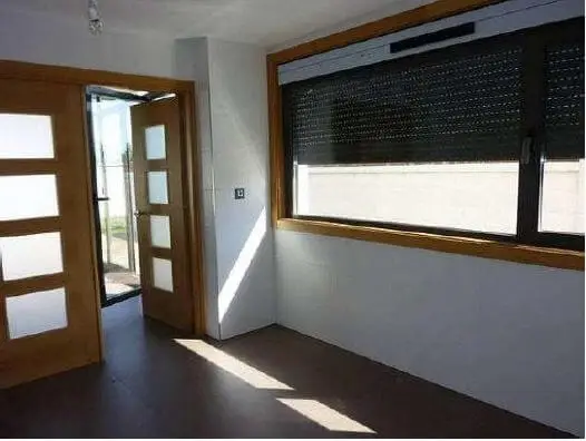 Entrada en la cocina con gran ventanal