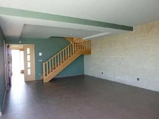 Escalera a segunda planta desde salón comedor