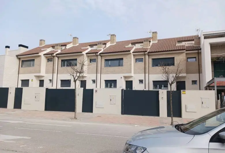 Fachada de Urbanización Parque de los miradores (Madrid)